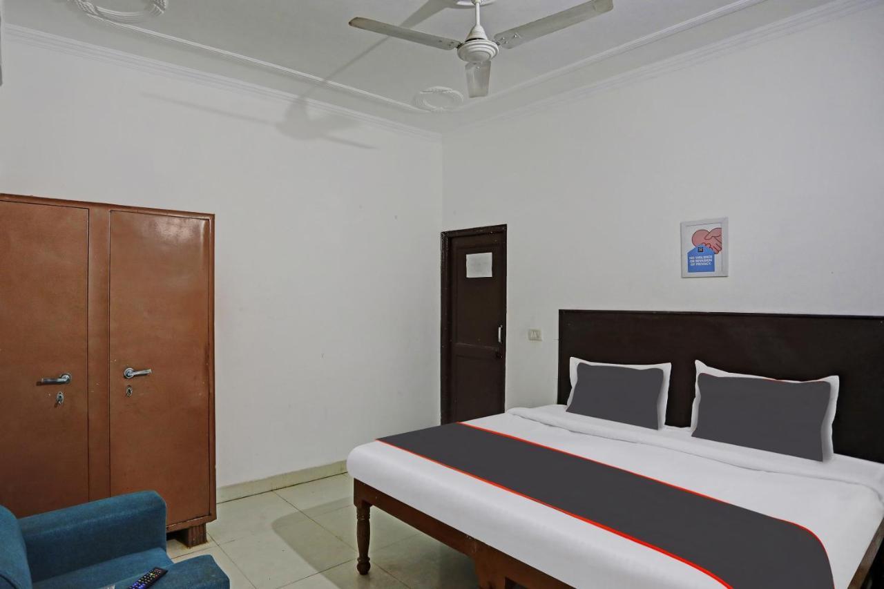 Collection O Mayank Guest House Near Iskcon Temple Noida Kālkāji Devi 외부 사진