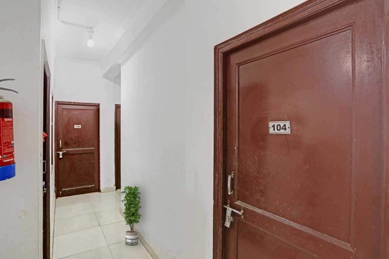 Collection O Mayank Guest House Near Iskcon Temple Noida Kālkāji Devi 외부 사진