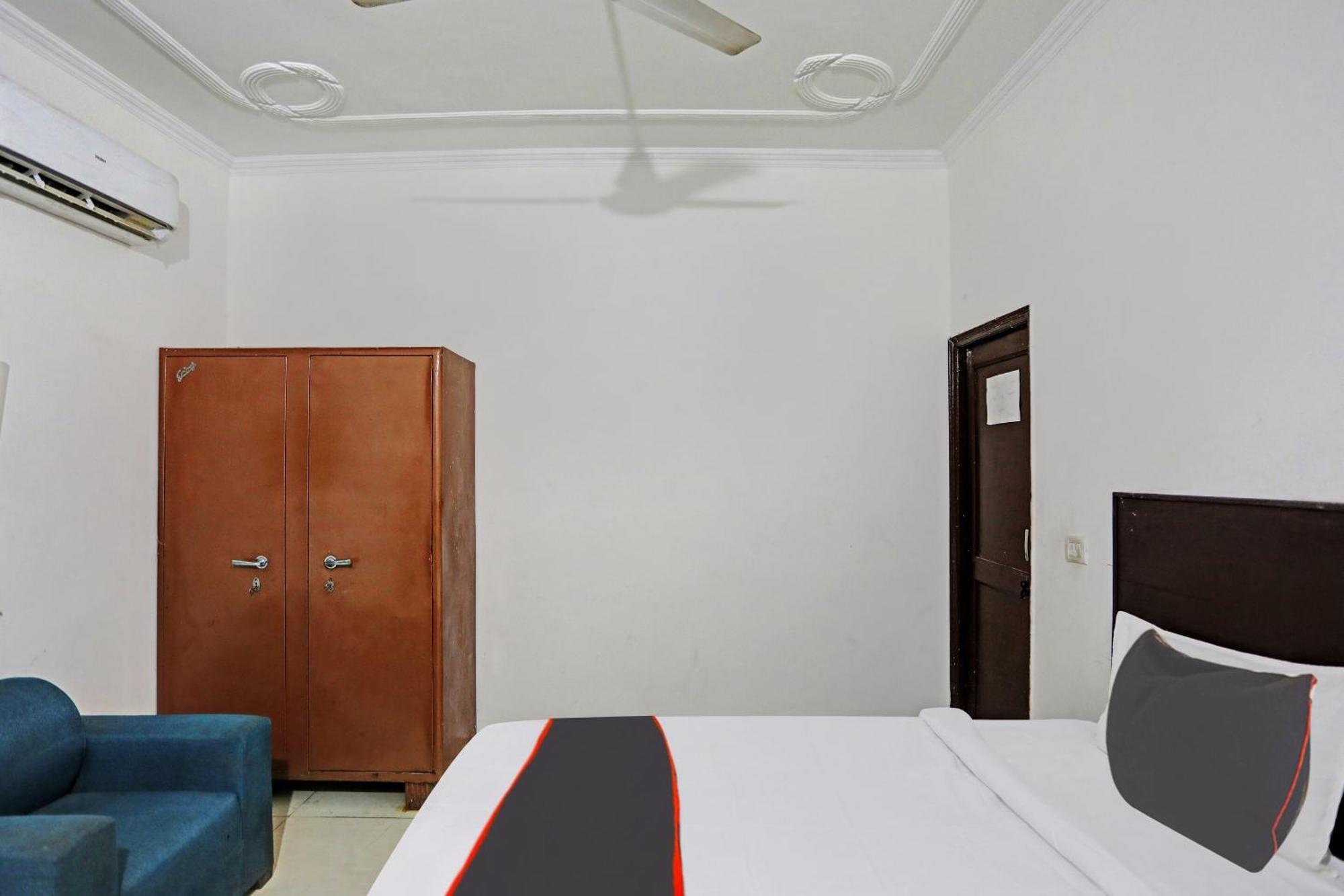 Collection O Mayank Guest House Near Iskcon Temple Noida Kālkāji Devi 외부 사진