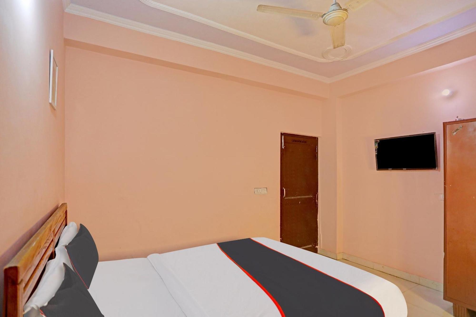 Collection O Mayank Guest House Near Iskcon Temple Noida Kālkāji Devi 외부 사진
