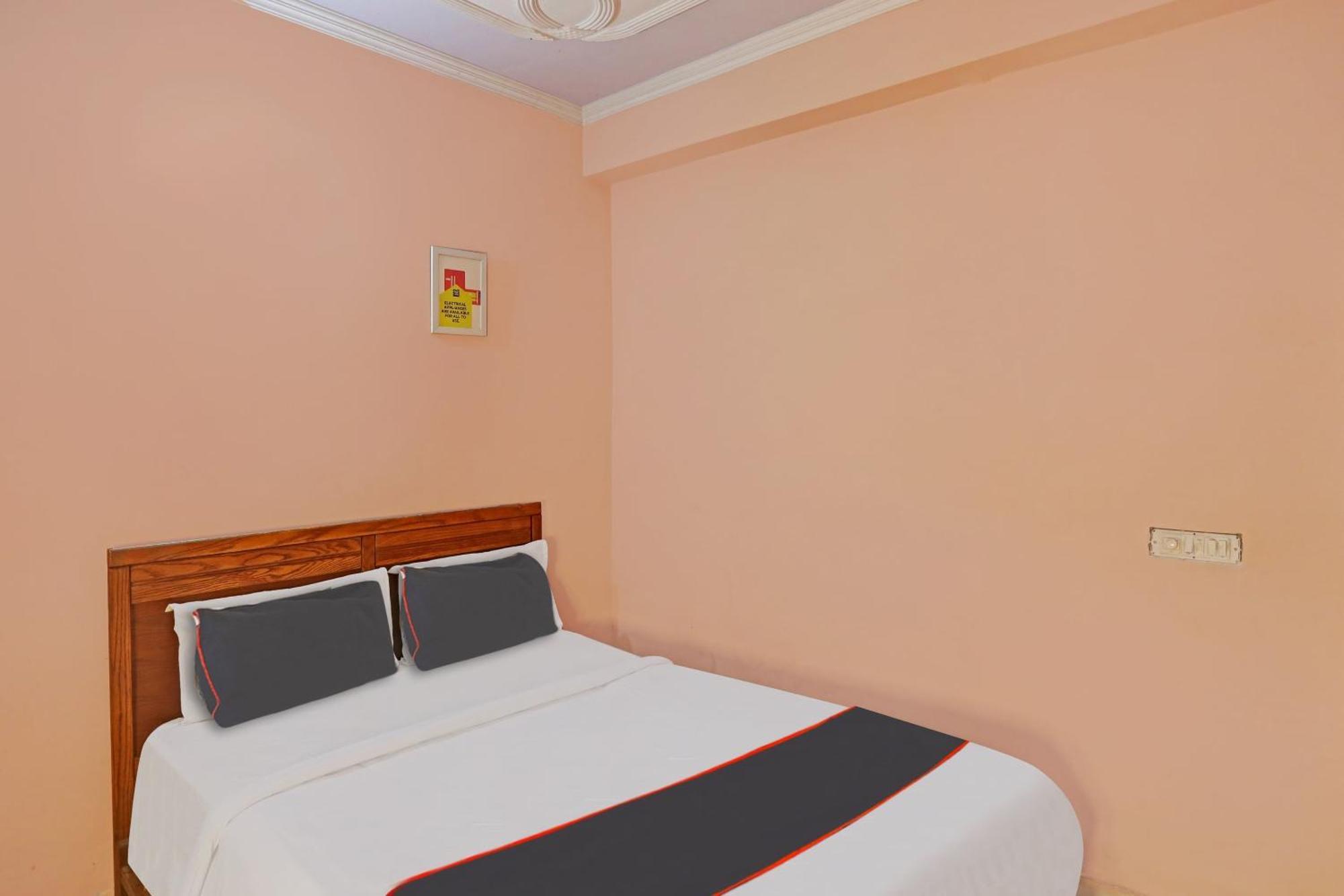 Collection O Mayank Guest House Near Iskcon Temple Noida Kālkāji Devi 외부 사진