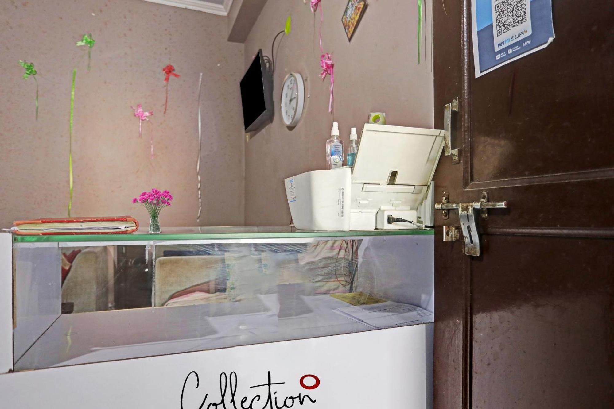 Collection O Mayank Guest House Near Iskcon Temple Noida Kālkāji Devi 외부 사진